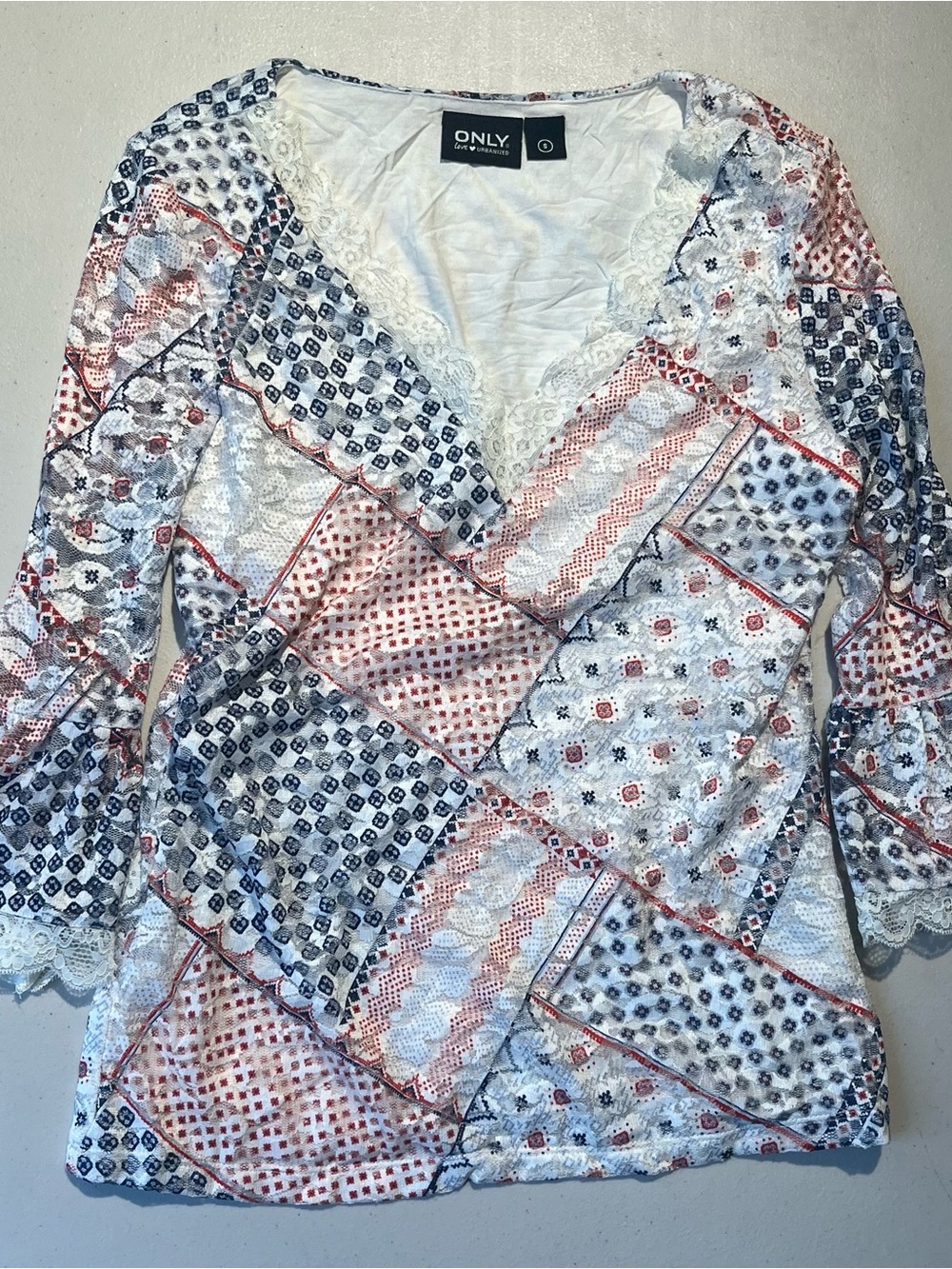 ONLY Patchwork Lace-Trim V-Neck Top in White, Blue & Red